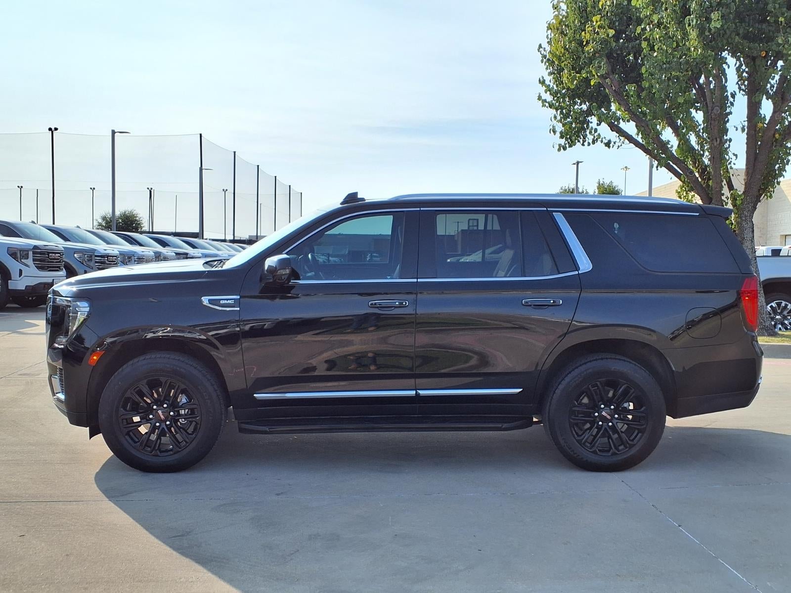 2023 GMC Yukon SLT
