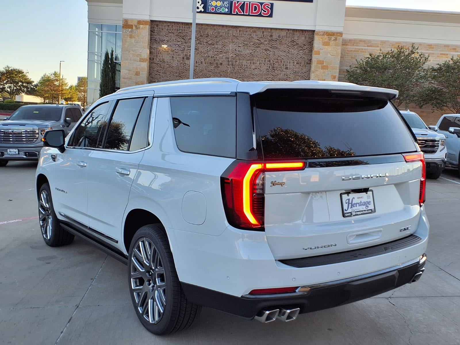 2027 GMC Yukon Denali Ultimate SUV 4WD