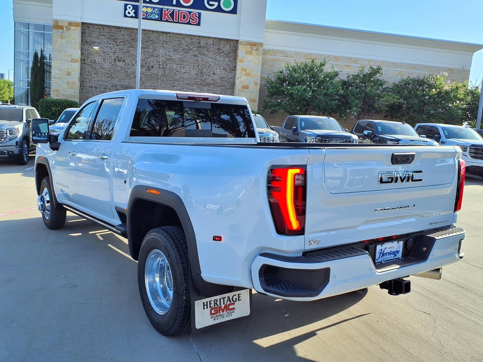 2026 GMC Sierra 3500 HD Denali Ultimate DRW Crew Cab Long Box 4WD