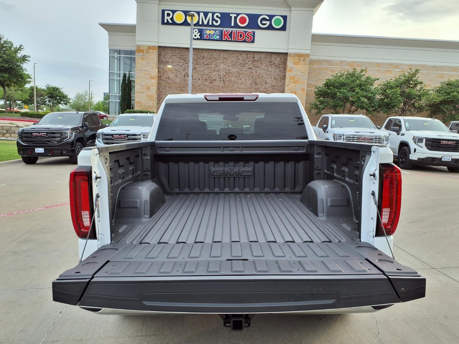 2026 GMC Sierra 1500 SLT Crew Cab Short Box RWD