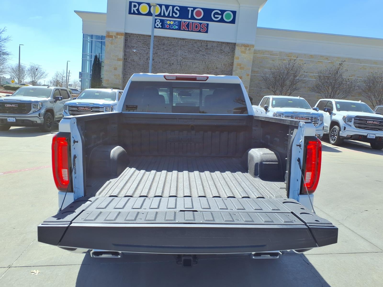 2026 GMC Sierra 1500 SLT Crew Cab Short Box 4WD