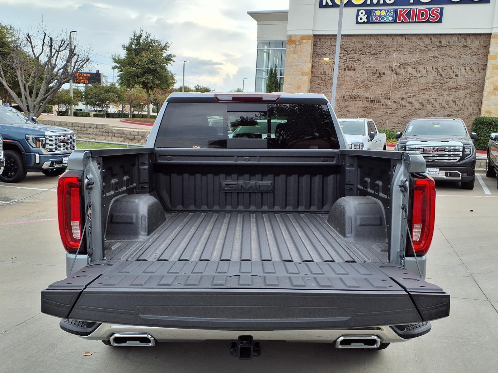 2026 GMC Sierra 1500 SLT Crew Cab Short Box 4WD