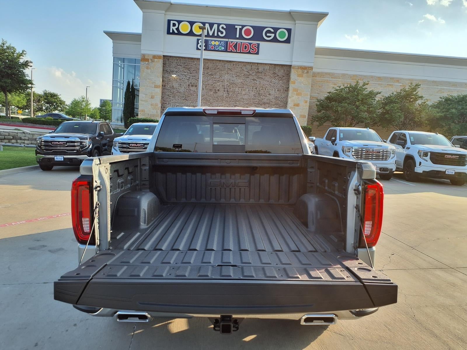2026 GMC Sierra 1500 SLT Crew Cab Short Box 4WD