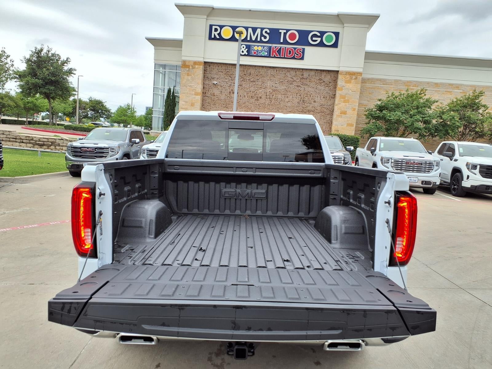 2026 GMC Sierra 1500 SLT Crew Cab Short Box 4WD