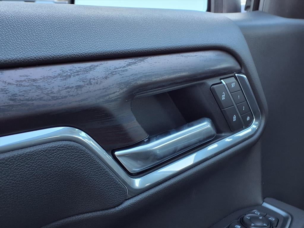 2026 GMC Sierra 1500 SLT Crew Cab Short Box 4WD