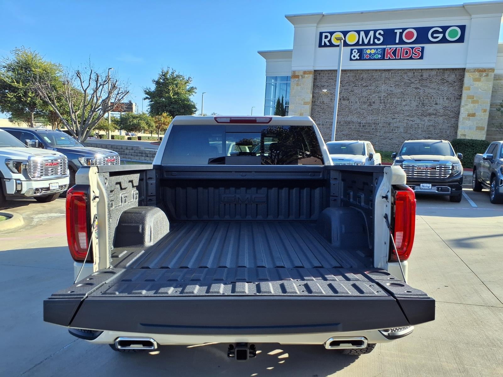 2026 GMC Sierra 1500 AT4 Crew Cab Short Box 4WD