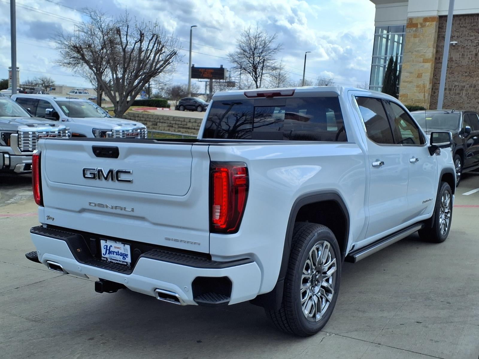 2026 GMC Sierra 1500 Denali Ultimate Crew Cab Short Box 4WD