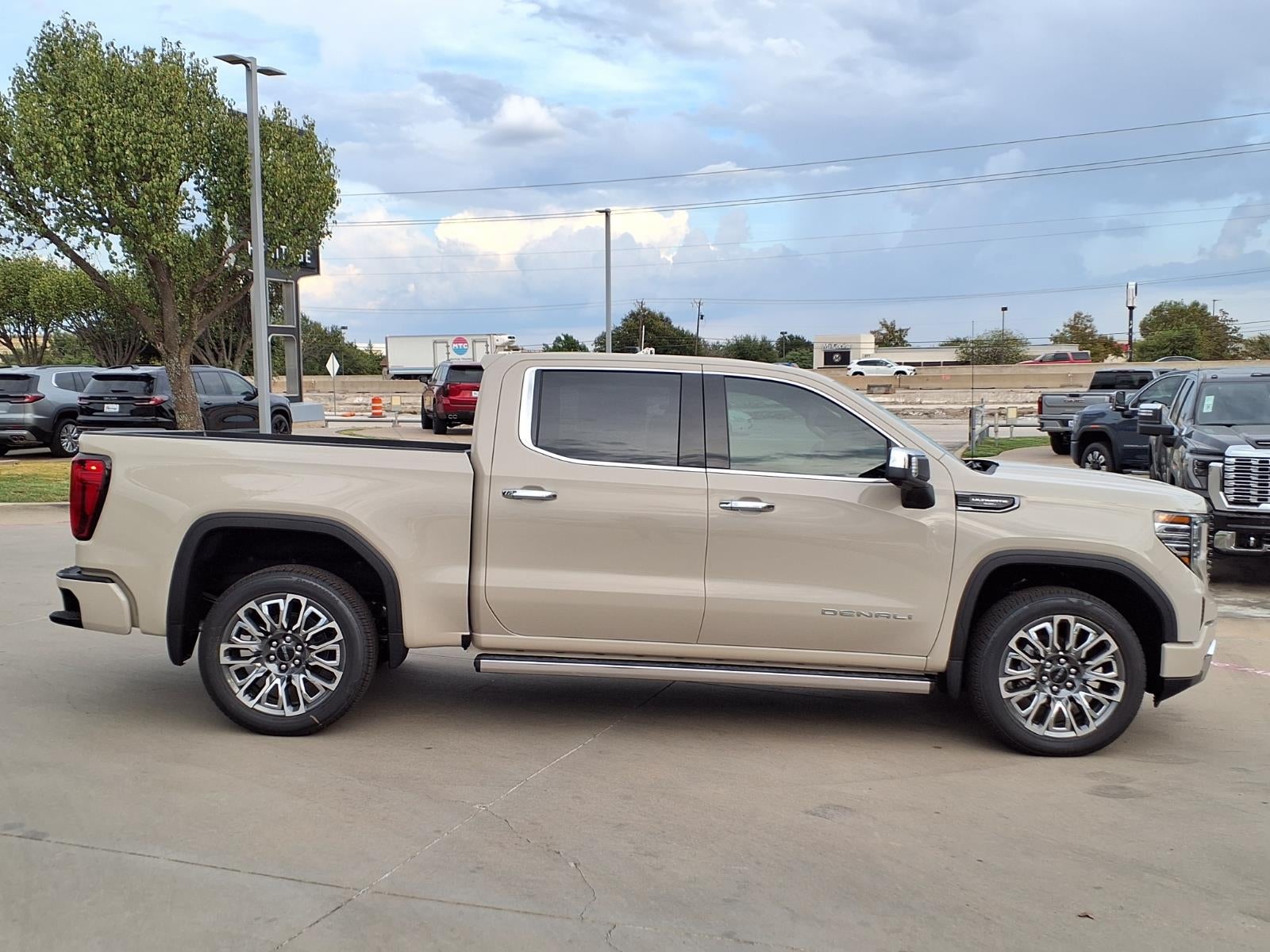 2026 GMC Sierra 1500 Denali Ultimate Crew Cab Short Box 4WD