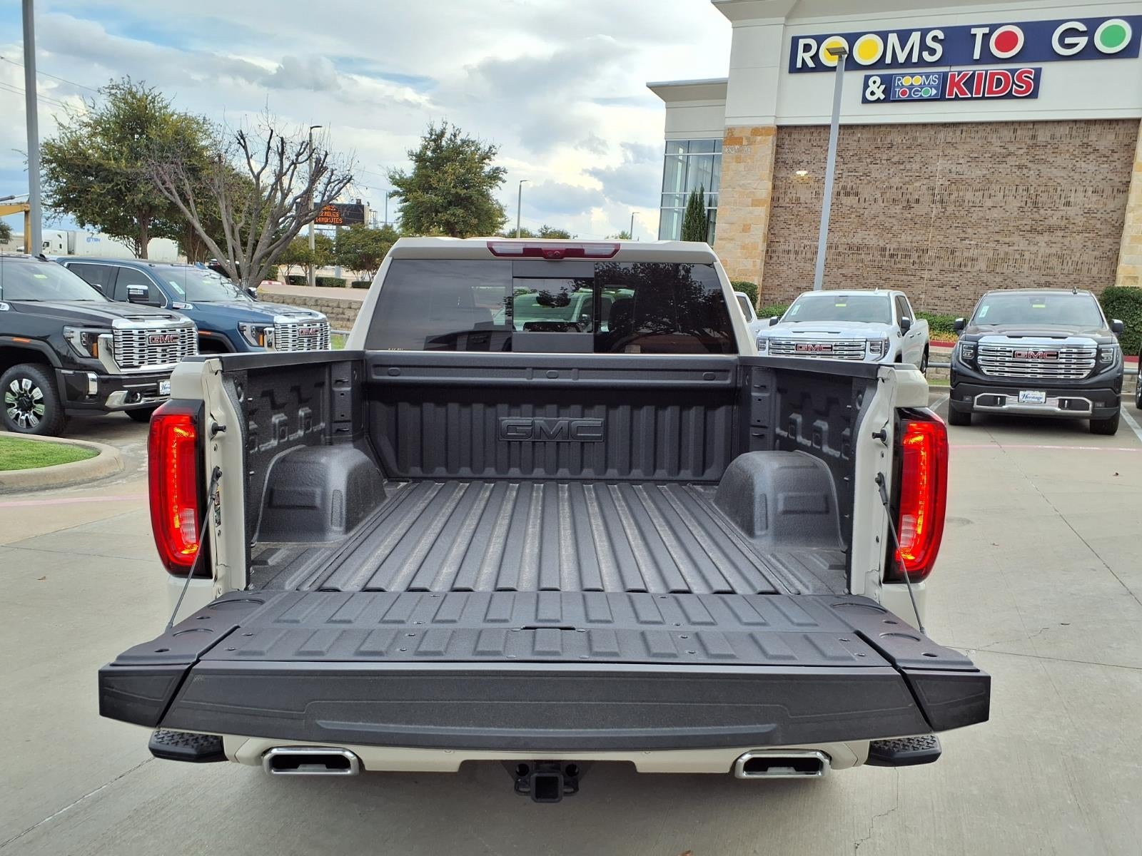 2026 GMC Sierra 1500 Denali Ultimate Crew Cab Short Box 4WD