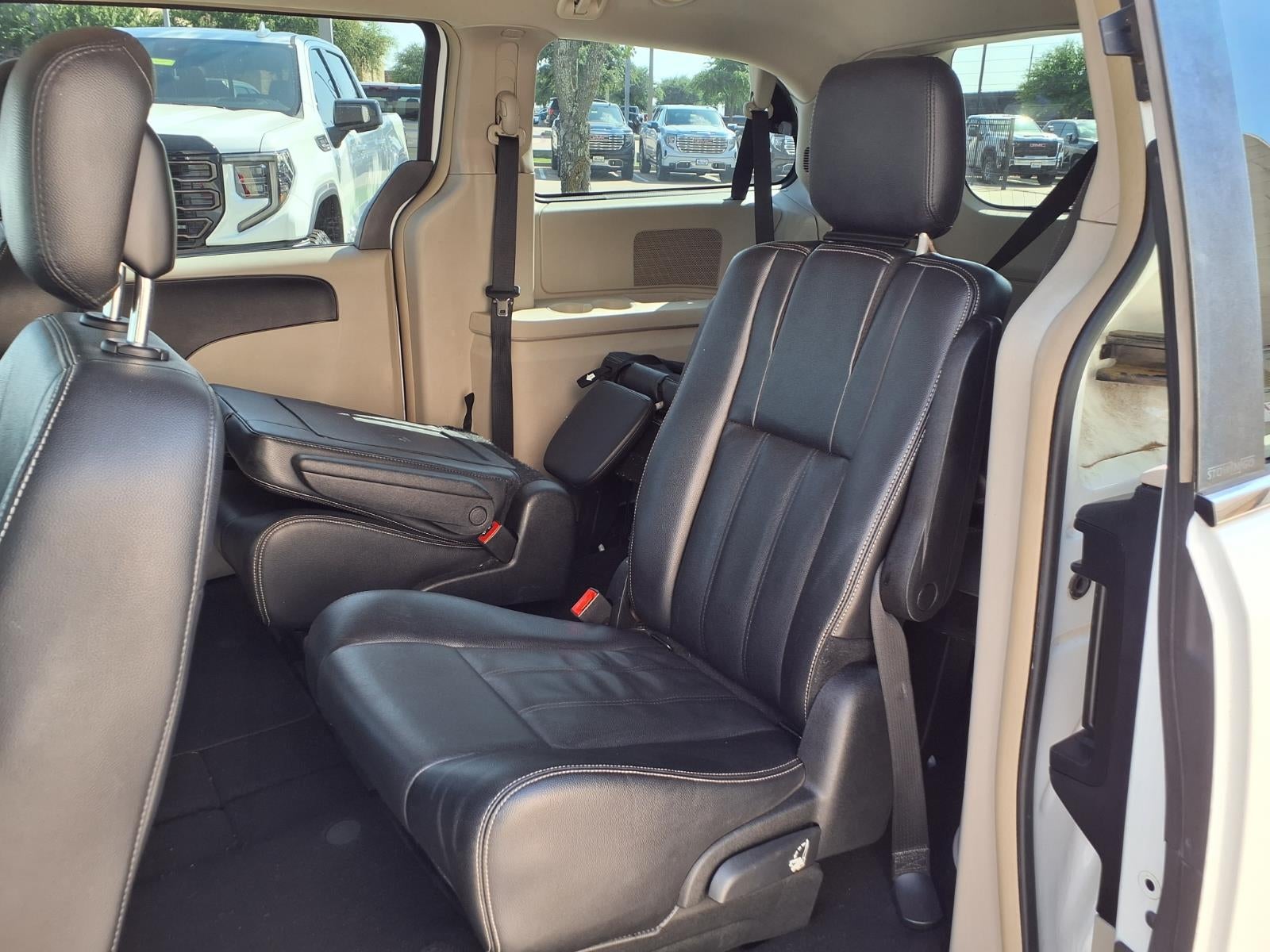 2014 Chrysler Town & Country Touring