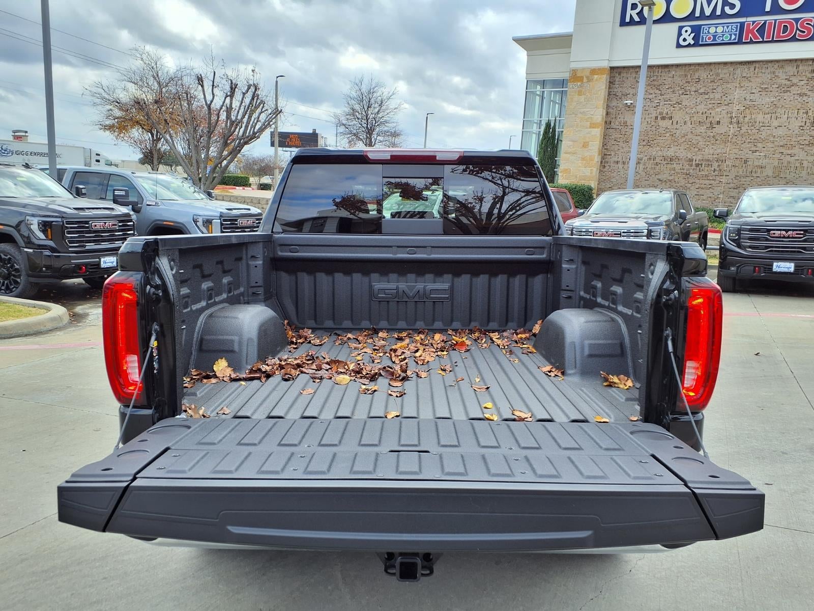 2026 GMC Sierra 1500 SLT Crew Cab Short Box RWD