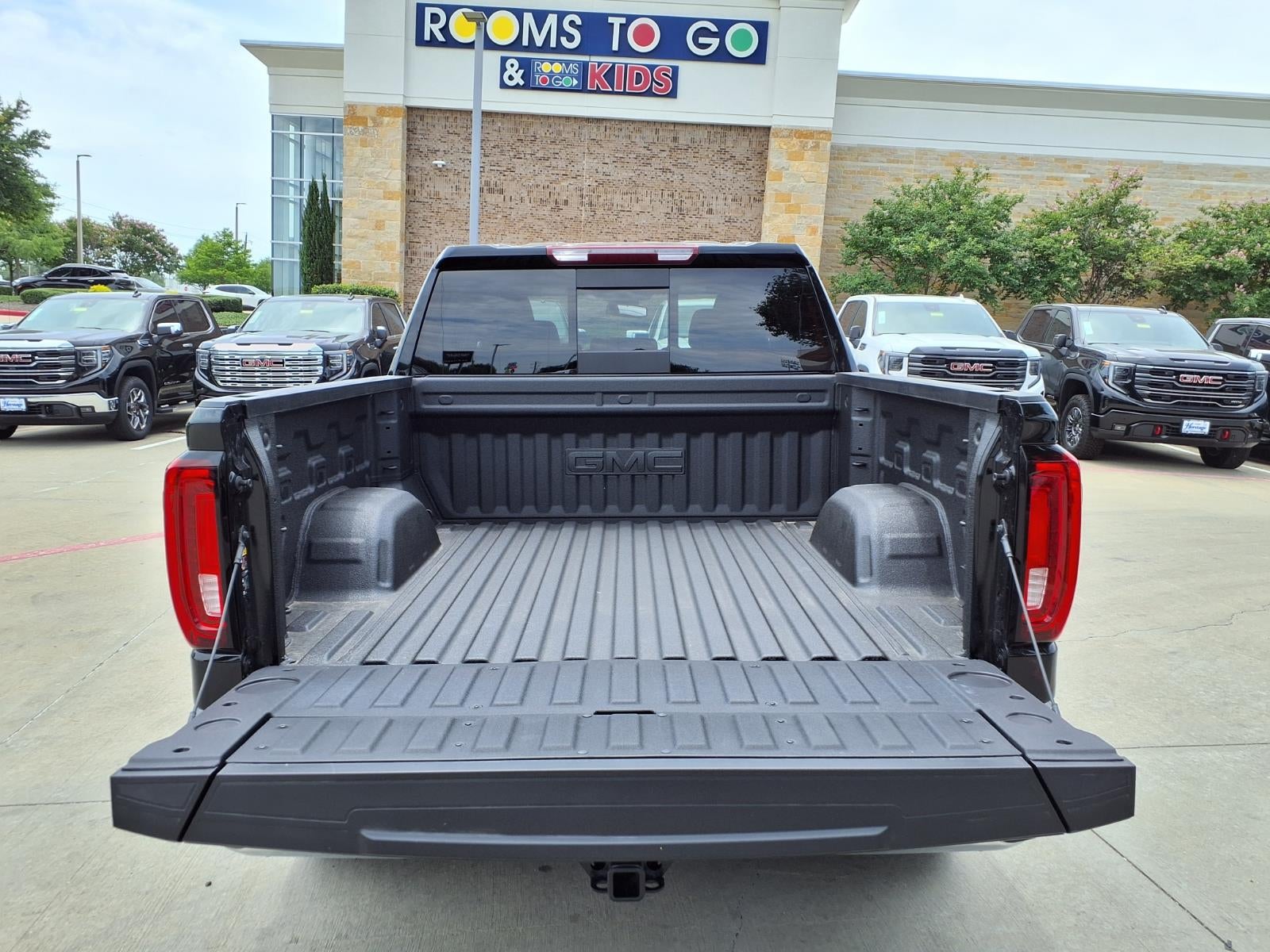 2026 GMC Sierra 1500 SLT Crew Cab Short Box RWD
