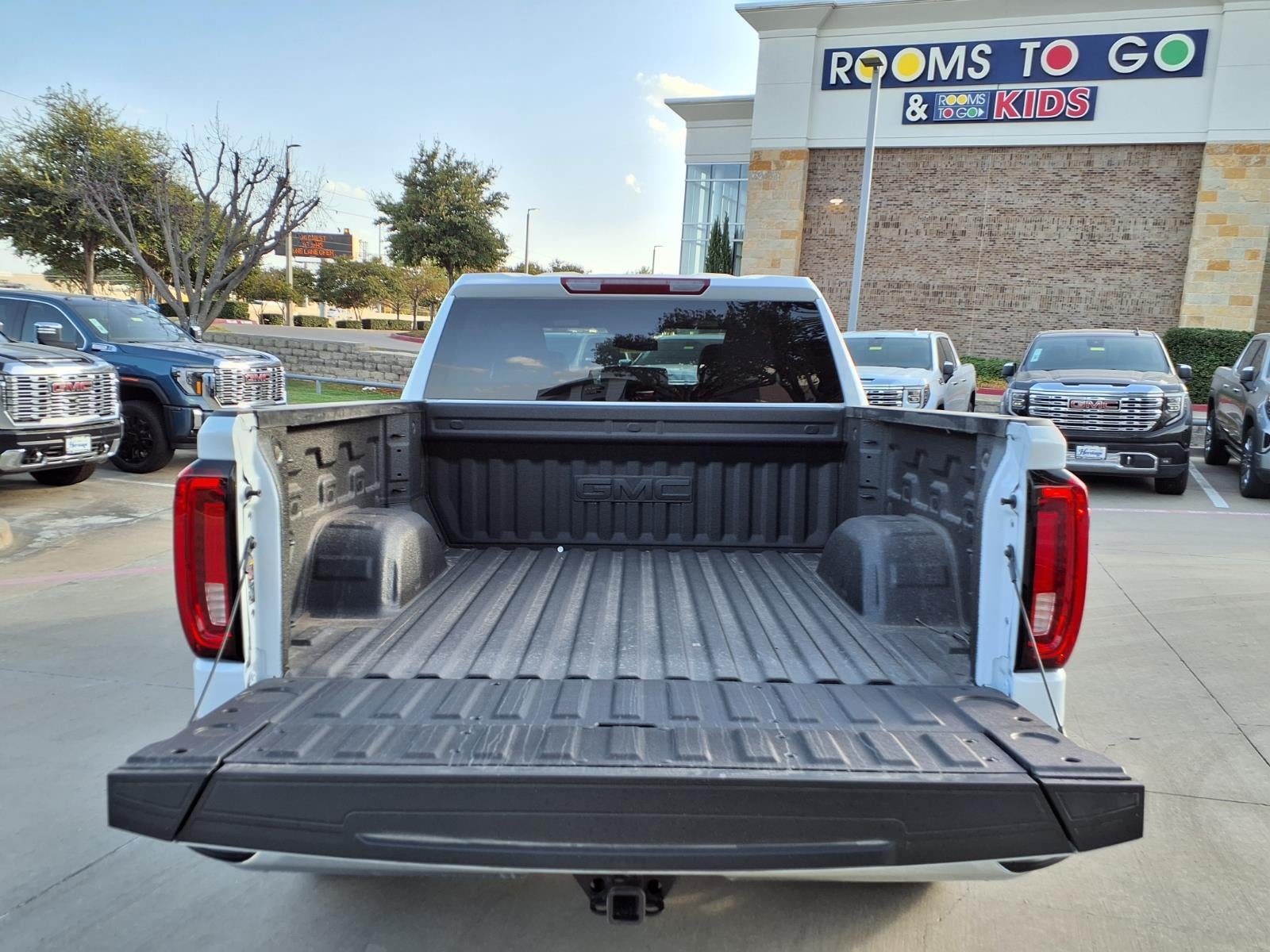 2026 GMC Sierra 1500 SLT Crew Cab Short Box RWD