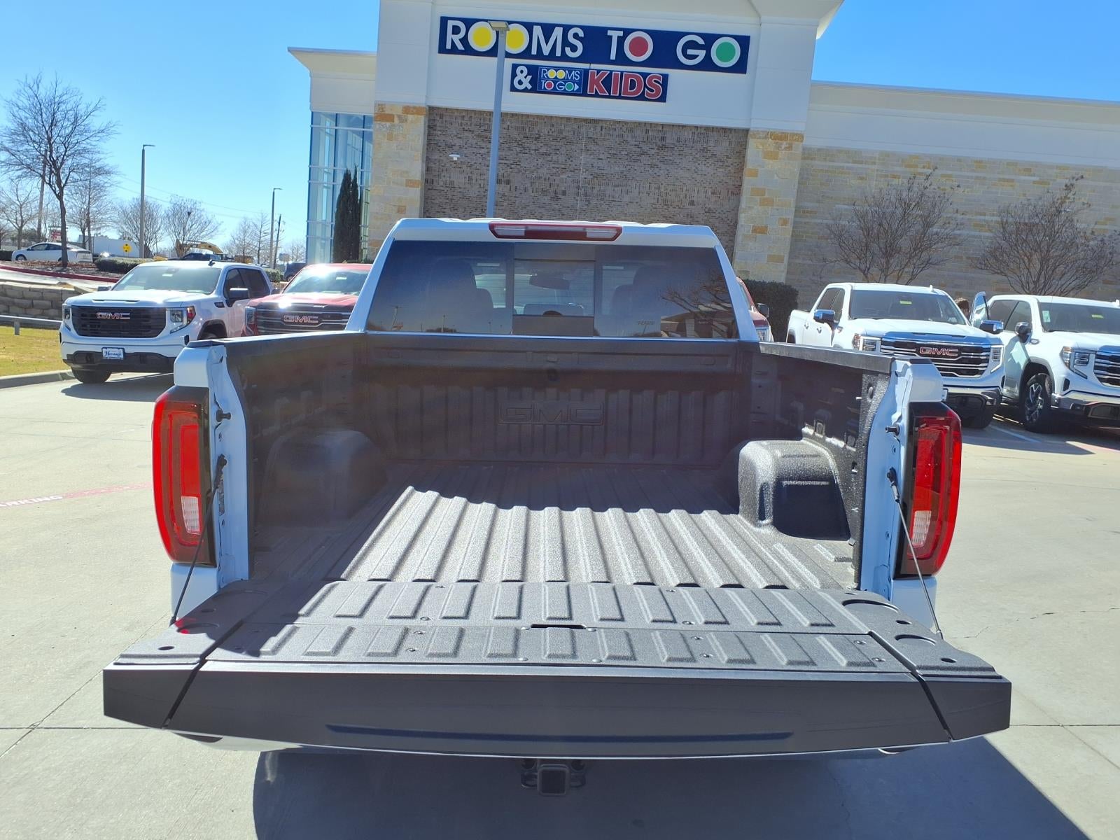 2026 GMC Sierra 1500 SLT Crew Cab Short Box 4WD