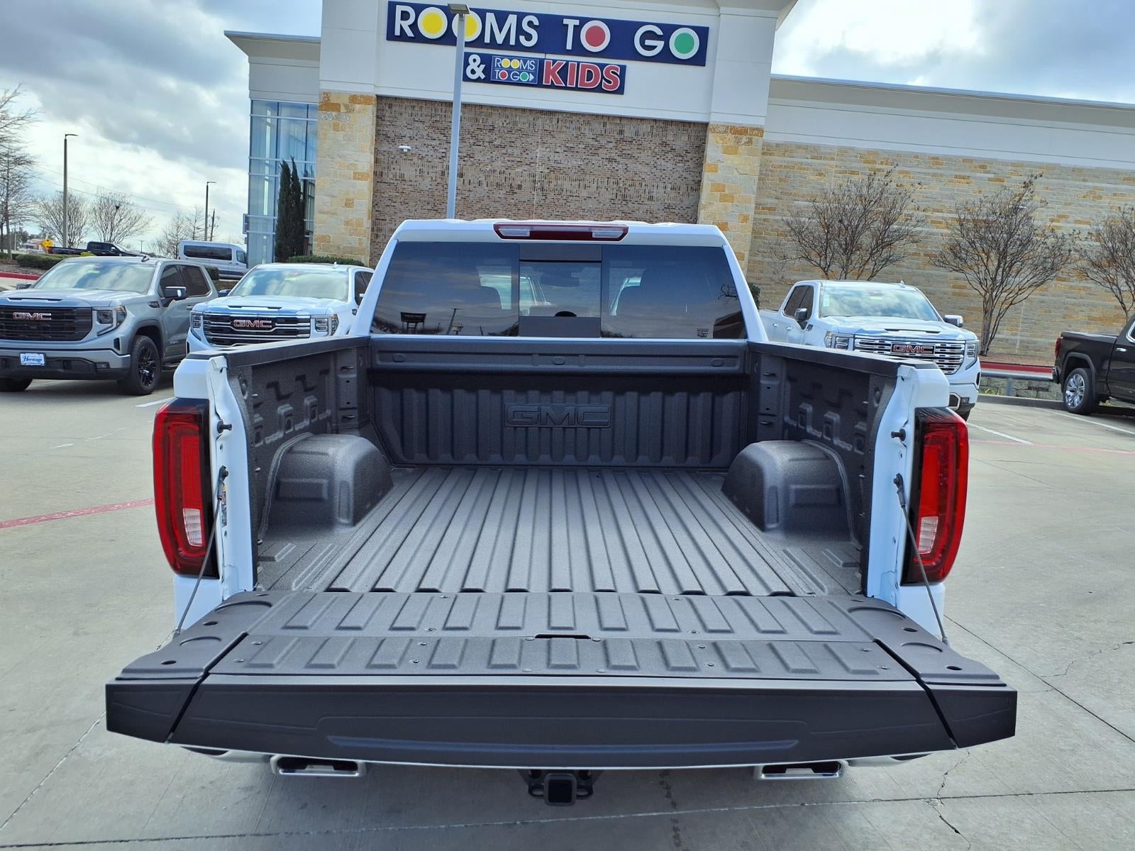 2026 GMC Sierra 1500 SLT Crew Cab Short Box 4WD