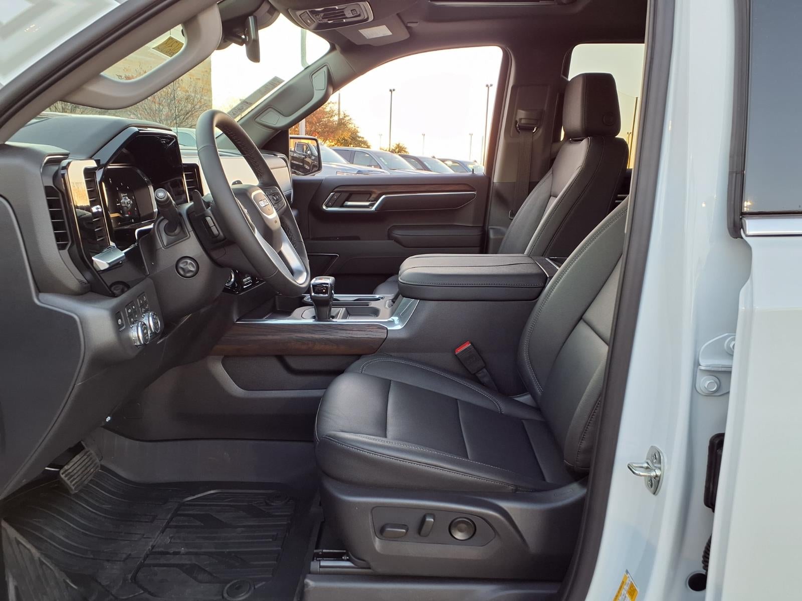 2026 GMC Sierra 1500 SLT Crew Cab Short Box 4WD