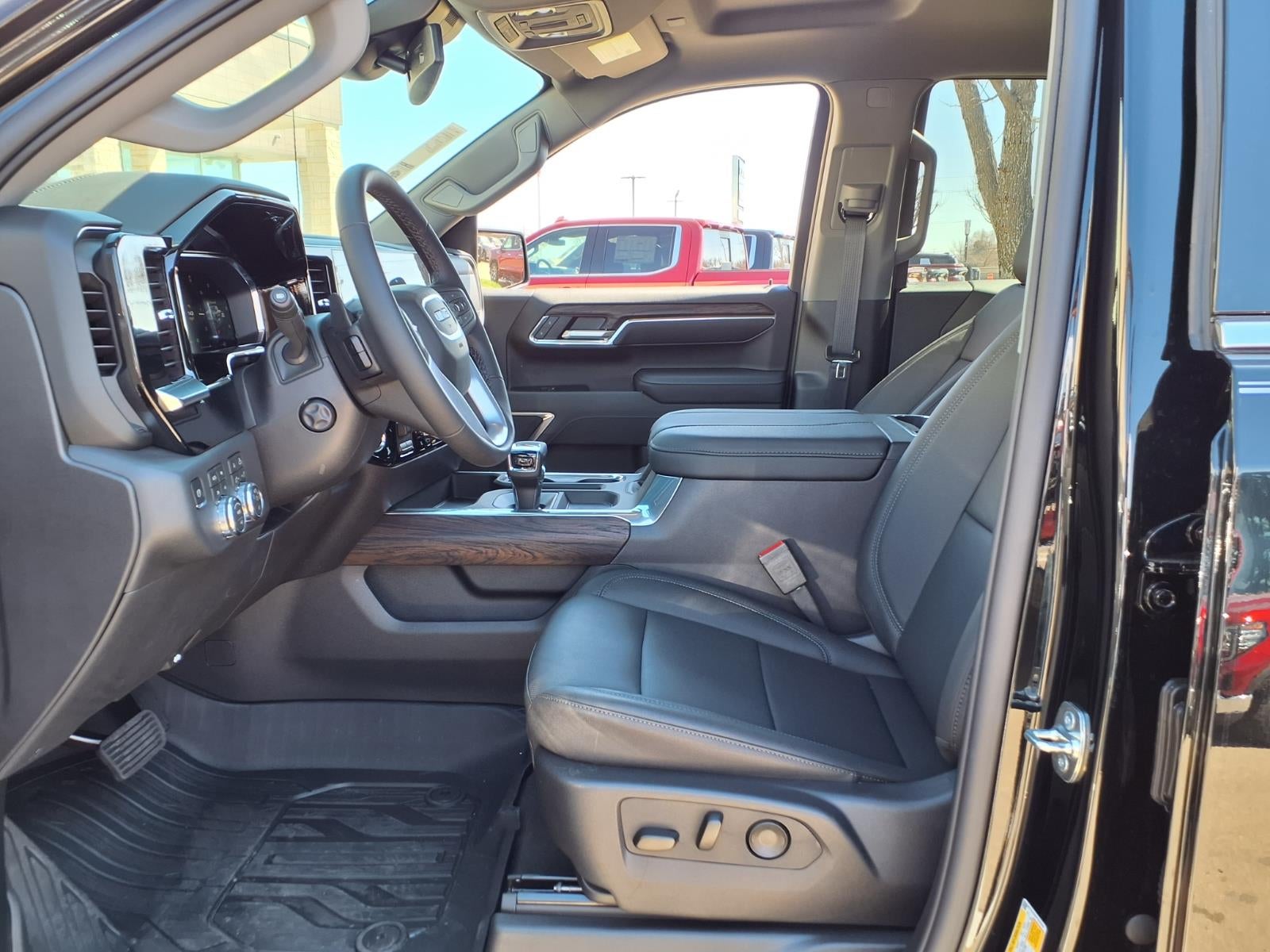 2026 GMC Sierra 1500 SLT Crew Cab Short Box 4WD