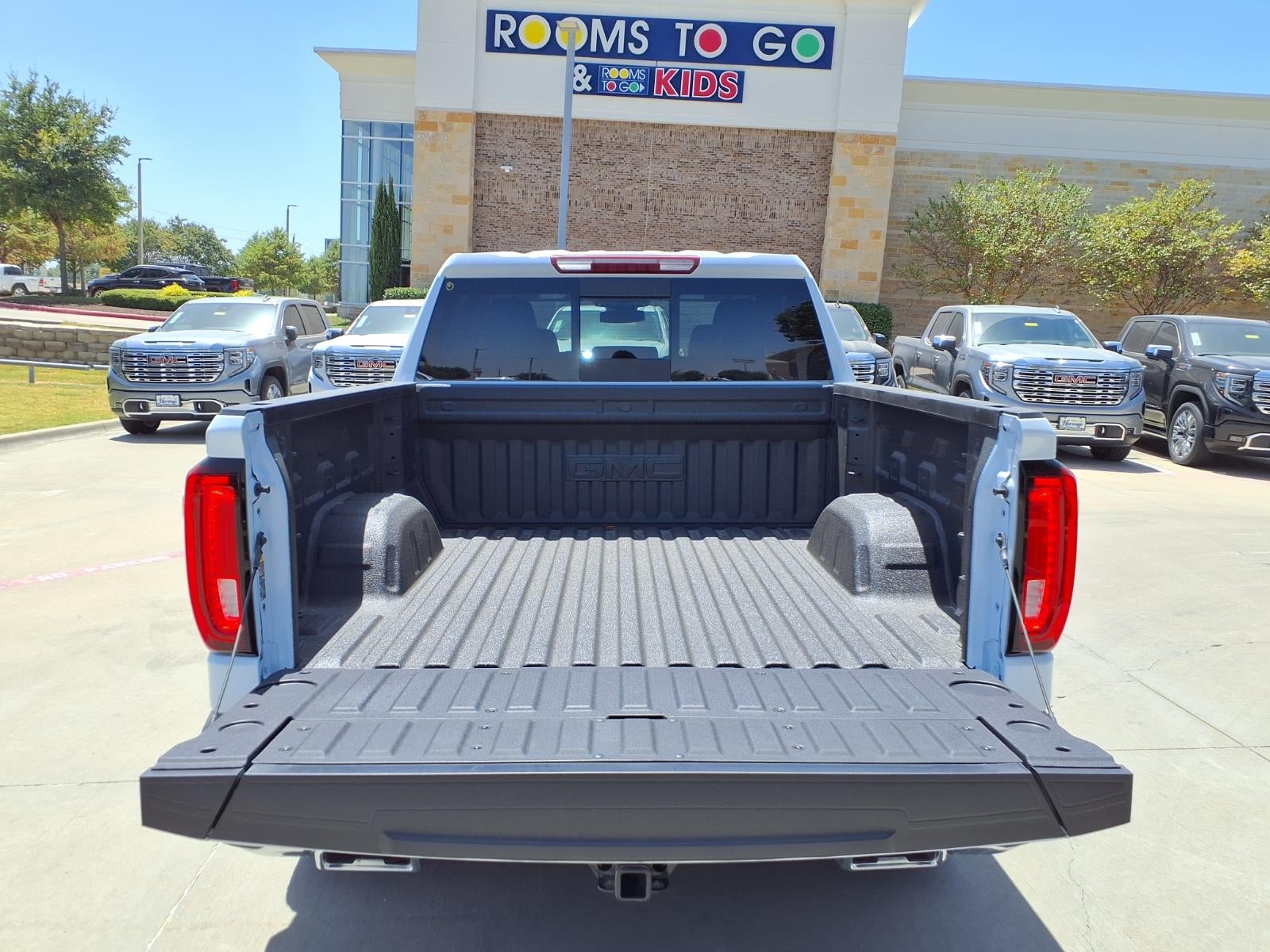 2026 GMC Sierra 1500 SLT Crew Cab Short Box 4WD