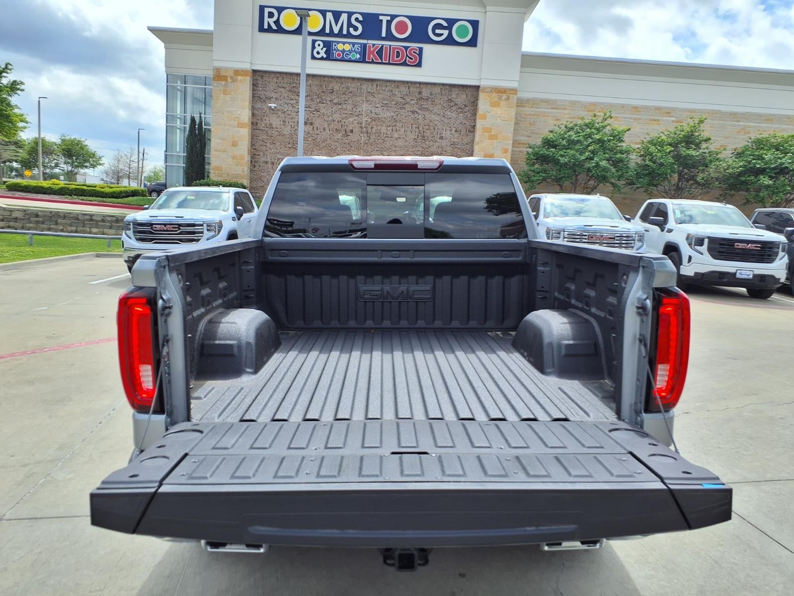 2026 GMC Sierra 1500 SLT Crew Cab Short Box 4WD