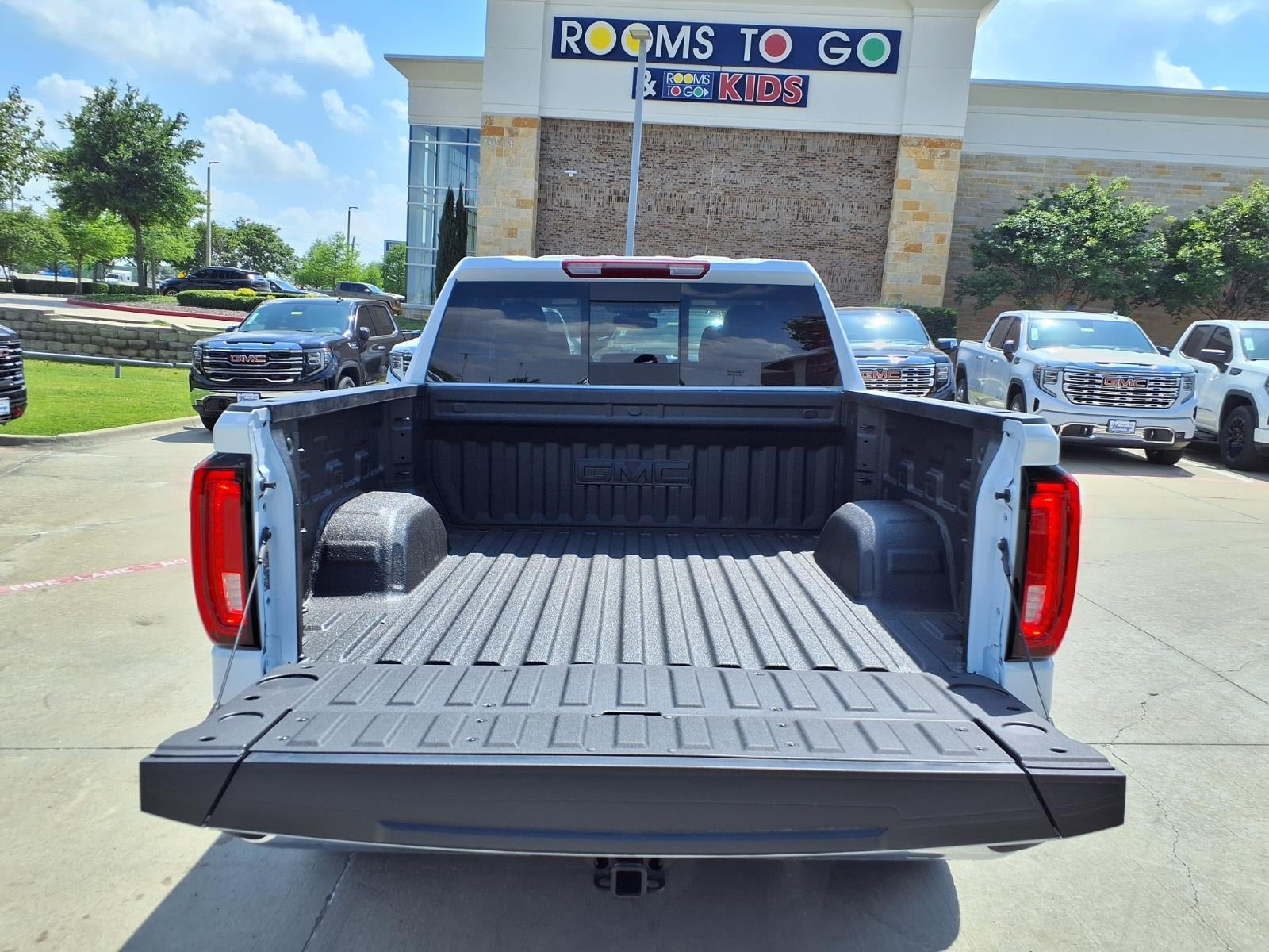 2026 GMC Sierra 1500 SLT Crew Cab Short Box 4WD