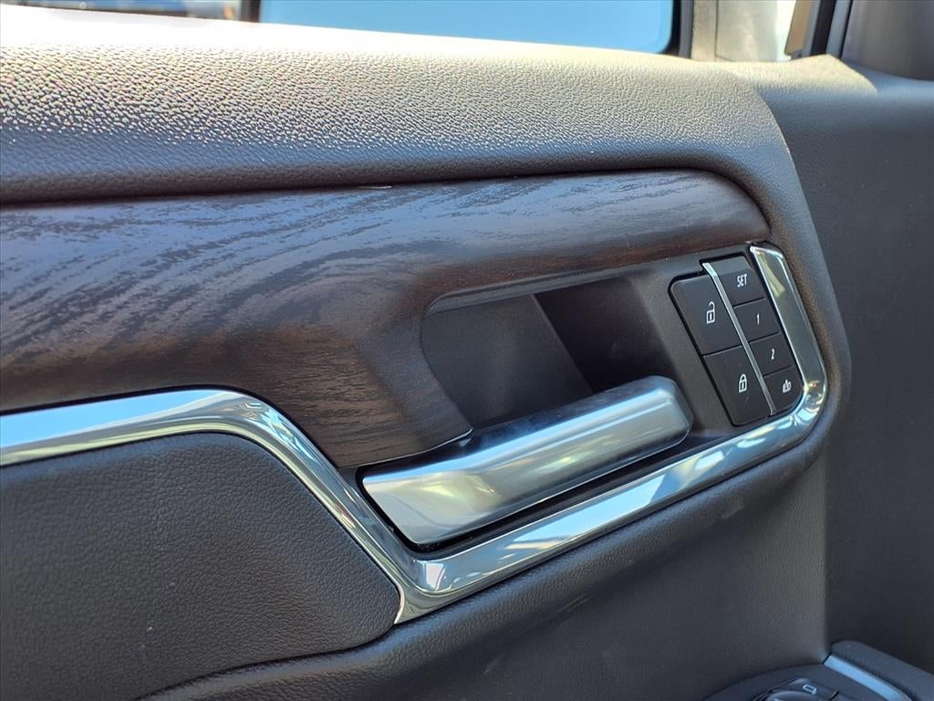 2026 GMC Sierra 1500 SLT Crew Cab Short Box 4WD