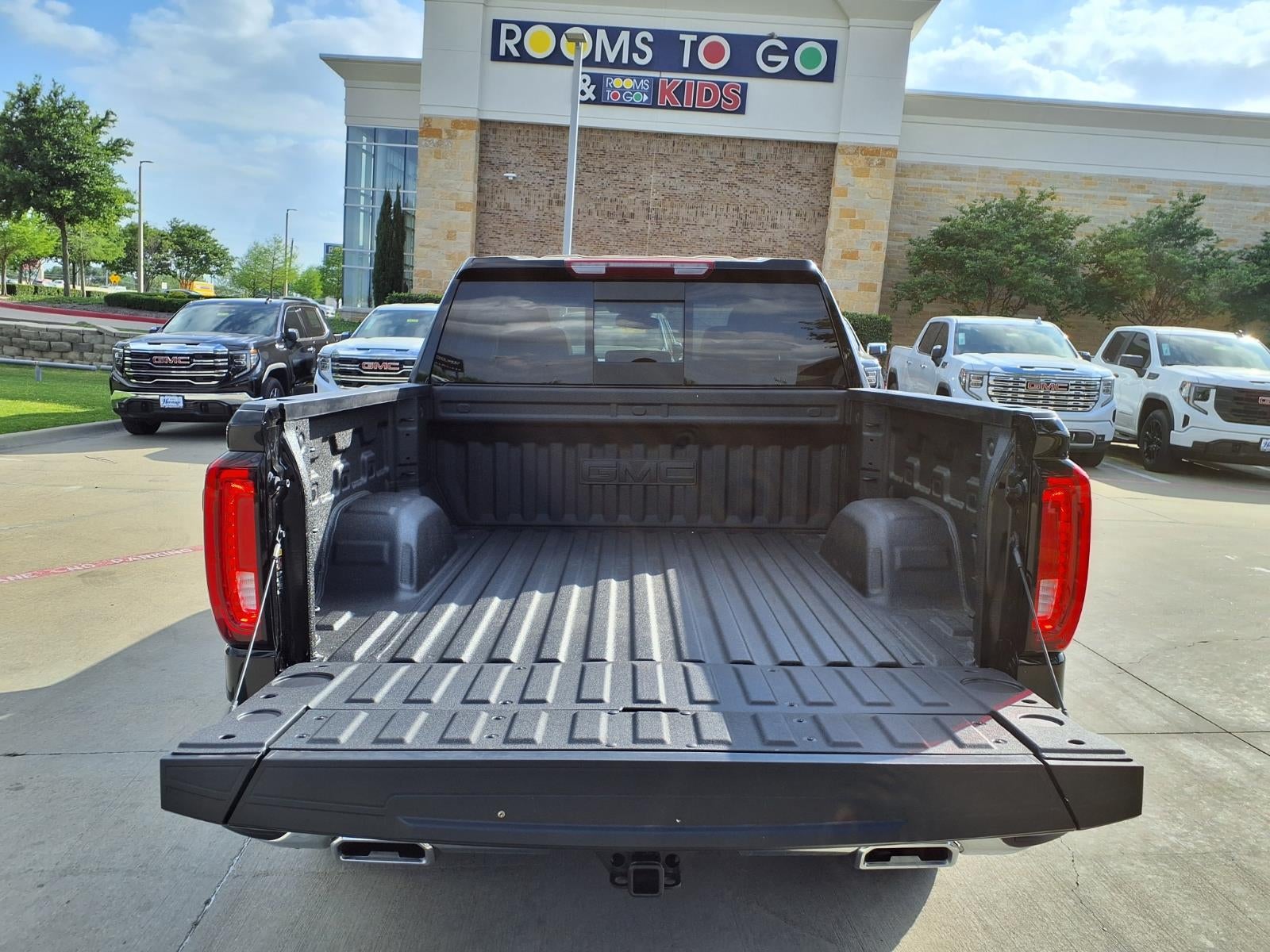 2026 GMC Sierra 1500 SLT Crew Cab Short Box 4WD