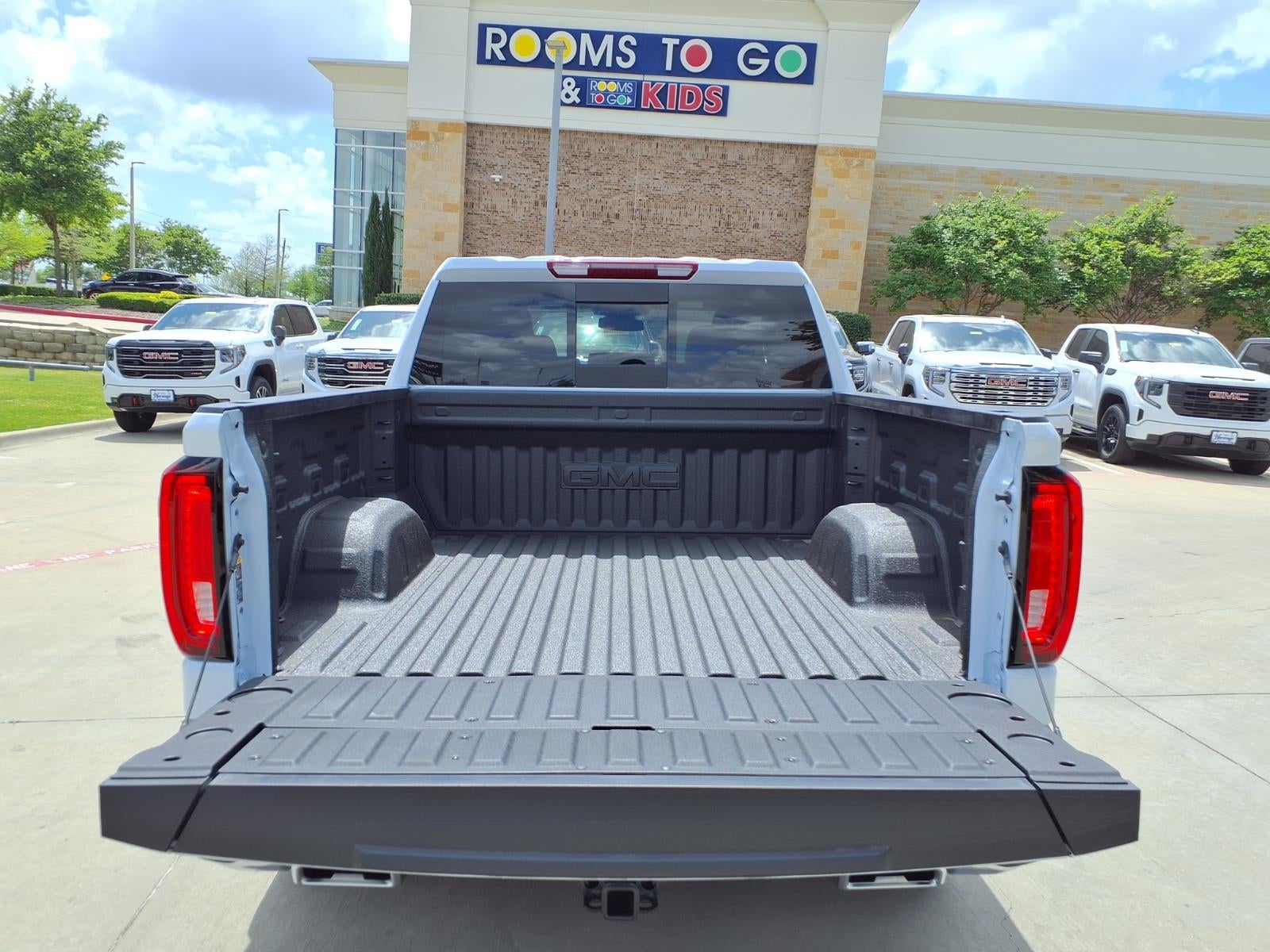2026 GMC Sierra 1500 SLT Crew Cab Short Box 4WD