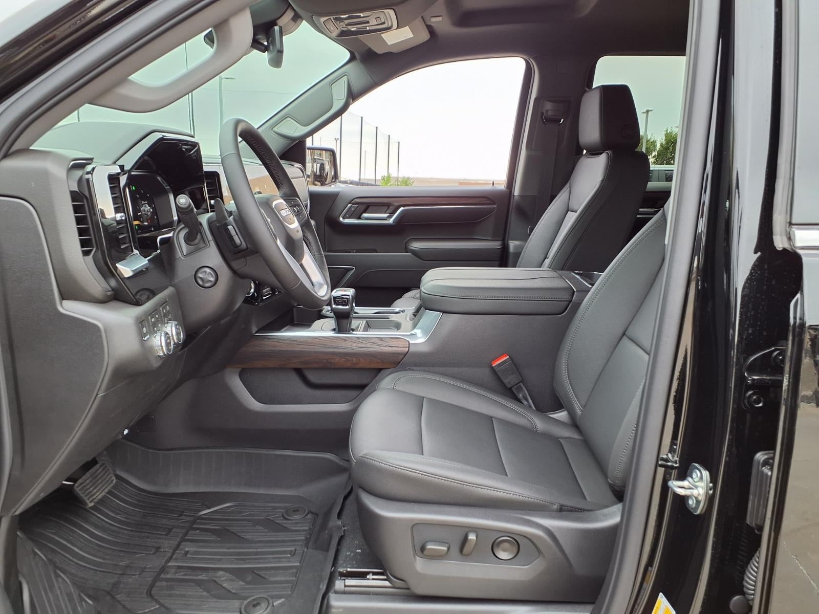 2026 GMC Sierra 1500 SLT Crew Cab Short Box 4WD