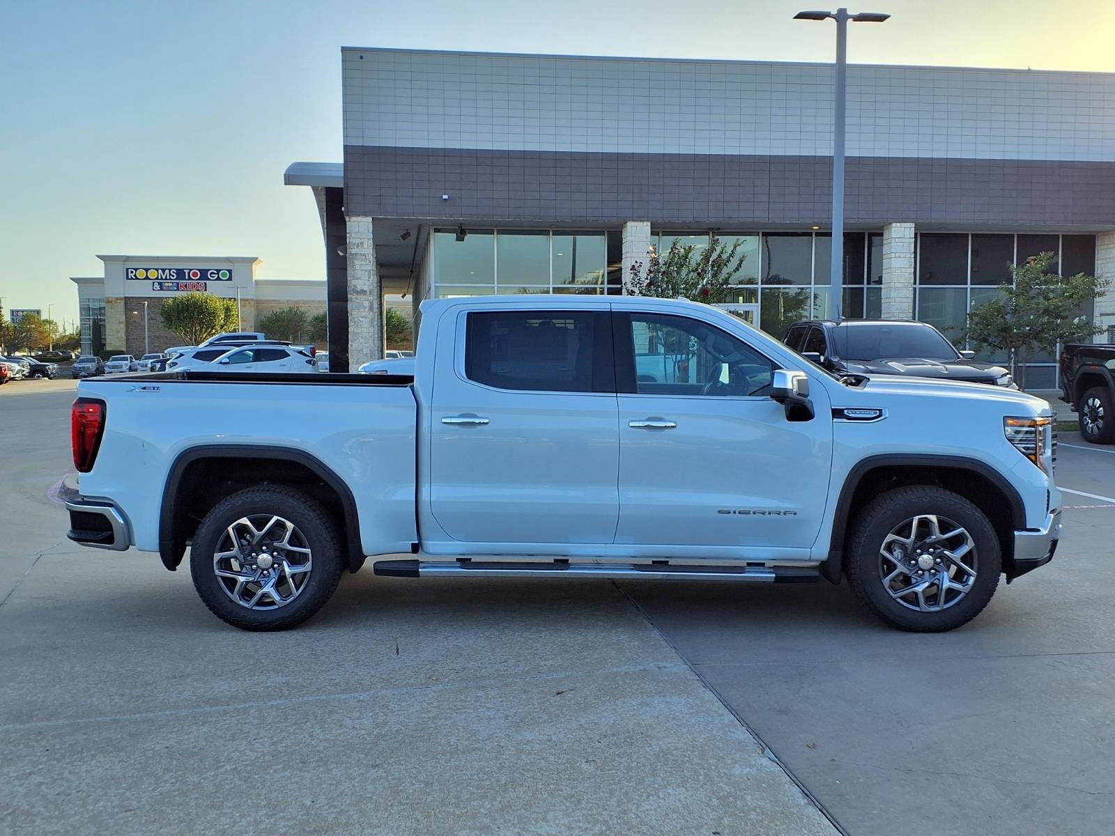 2026 GMC Sierra 1500 SLT Crew Cab Short Box 4WD