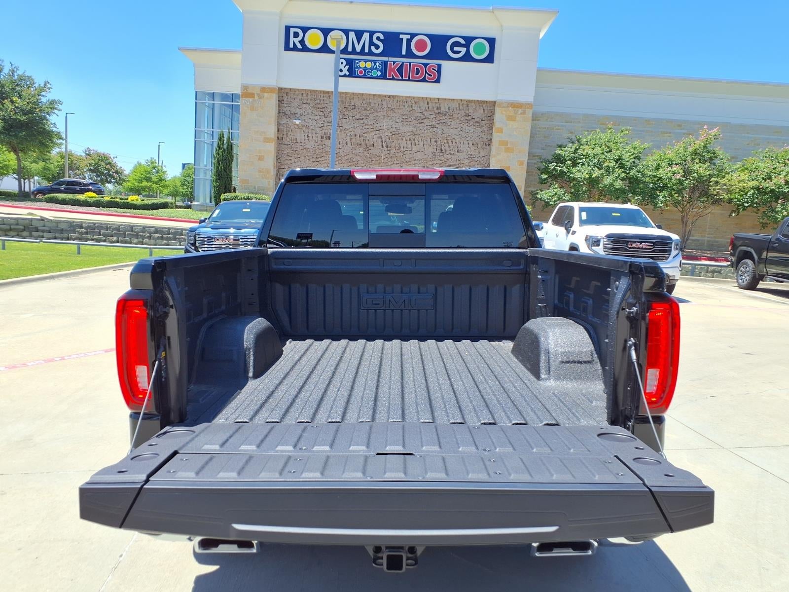 2026 GMC Sierra 1500 SLT Crew Cab Short Box 4WD