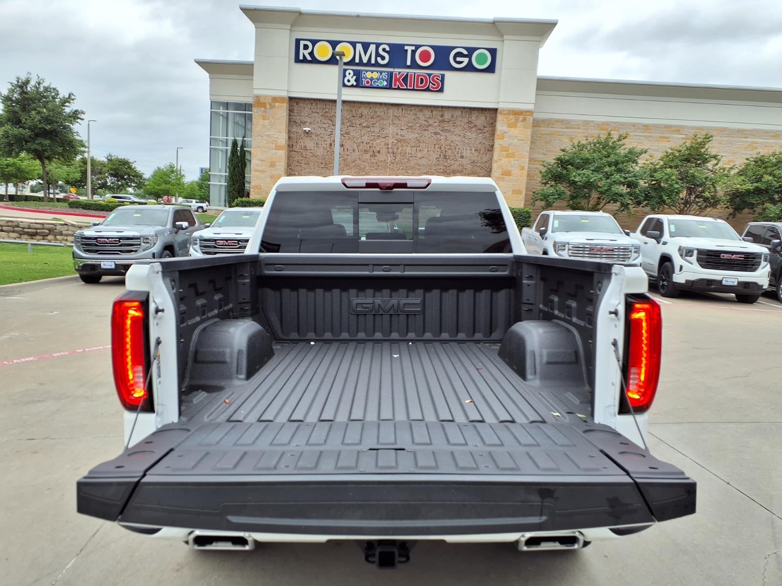 2026 GMC Sierra 1500 AT4 Crew Cab Short Box 4WD