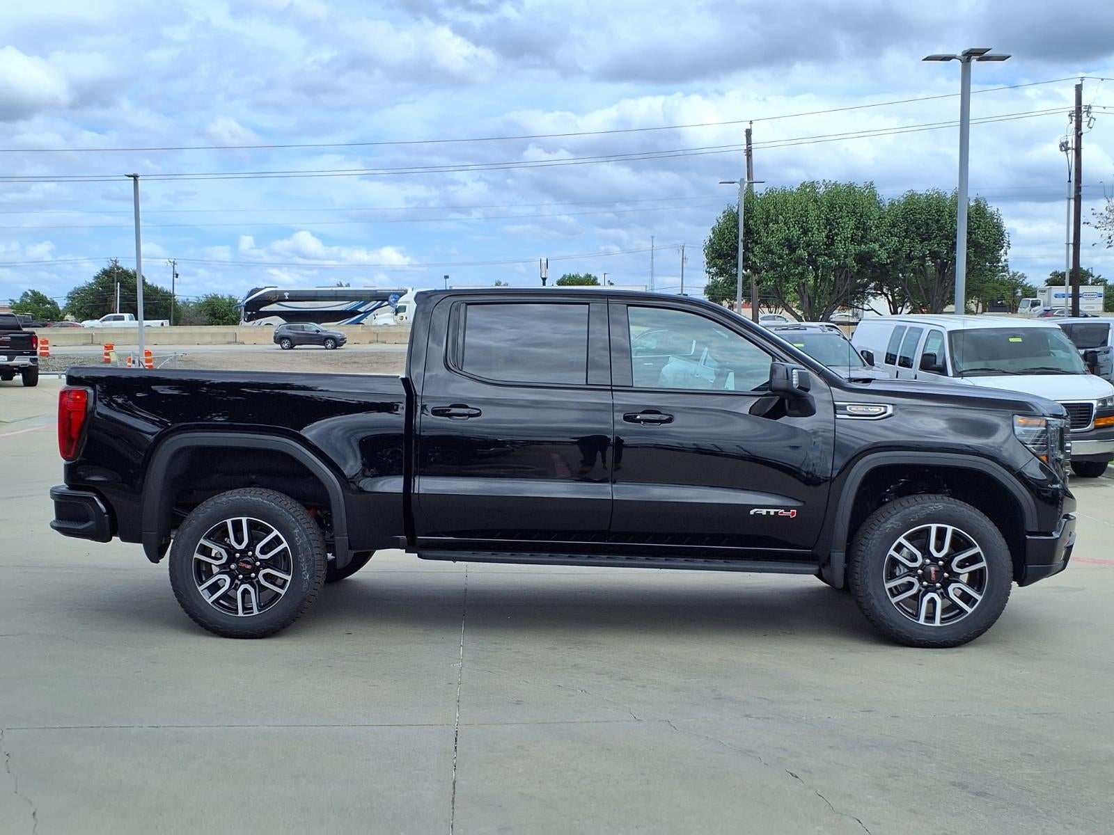 2026 GMC Sierra 1500 AT4 Crew Cab Short Box 4WD