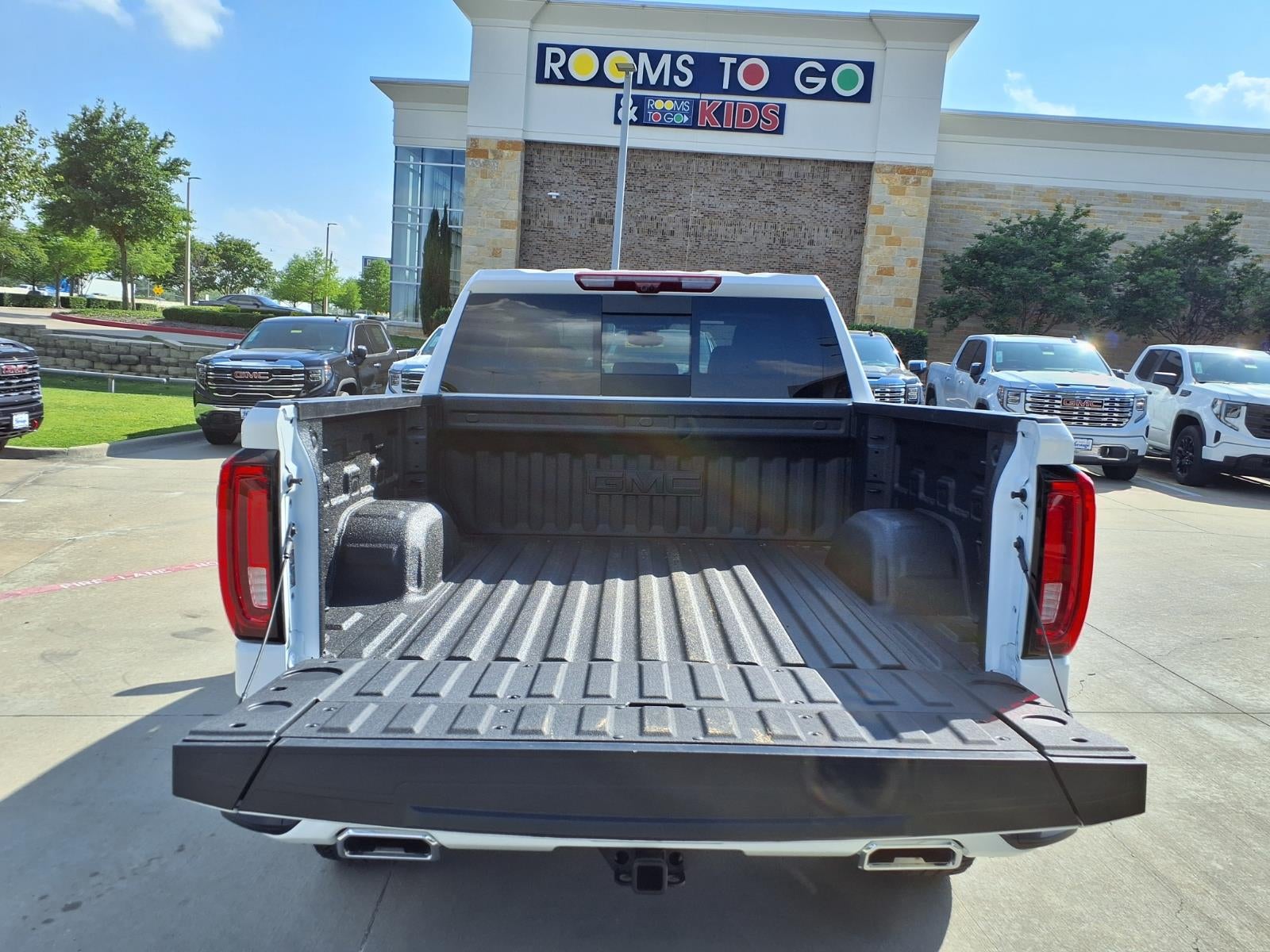 2026 GMC Sierra 1500 AT4 Crew Cab Short Box 4WD