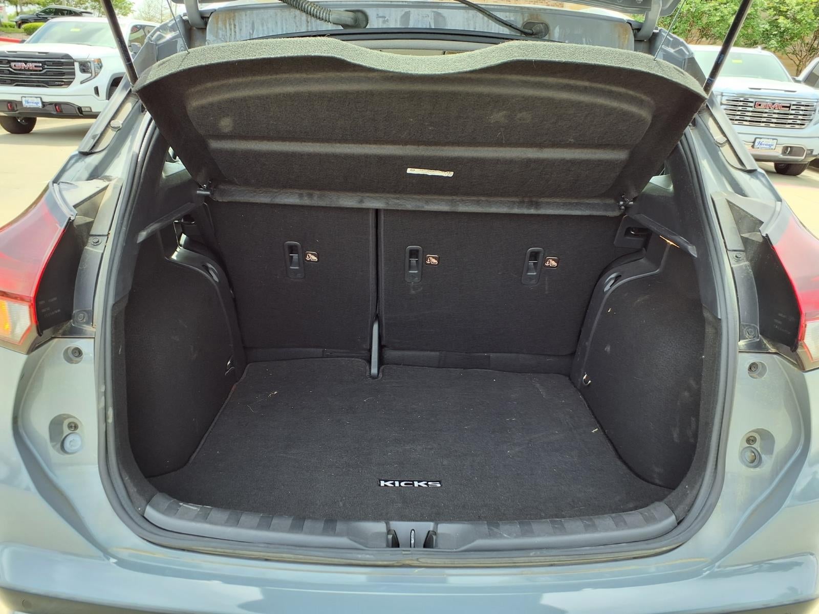 2022 Nissan Kicks SV