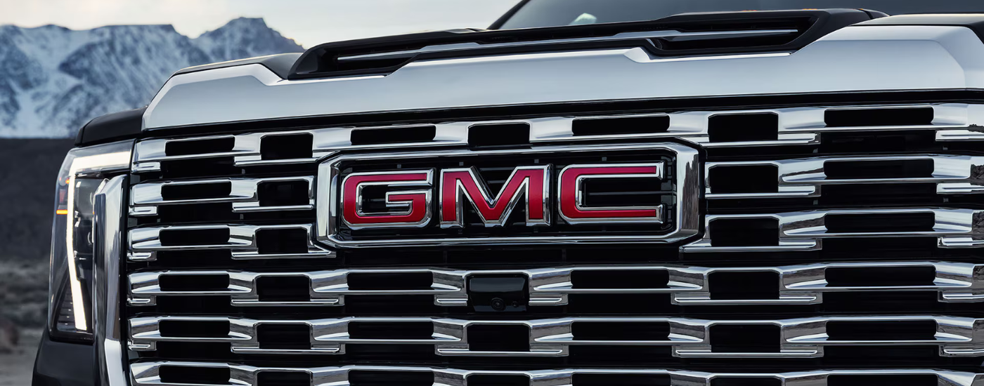 Chrome grille on a black 2026 GMC Sierra 2500 HD